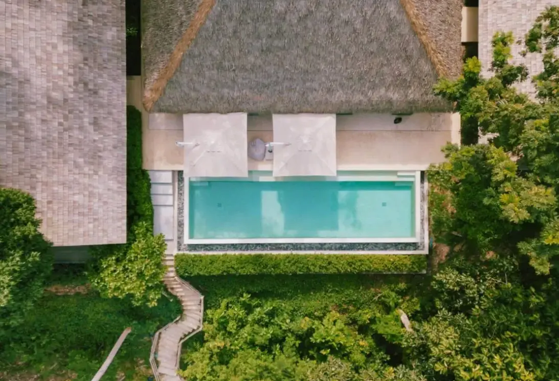 Basen w hotelu Villa Escape Burasari