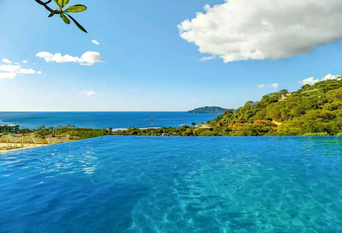 Basen w hotelu Wyndham Tamarindo