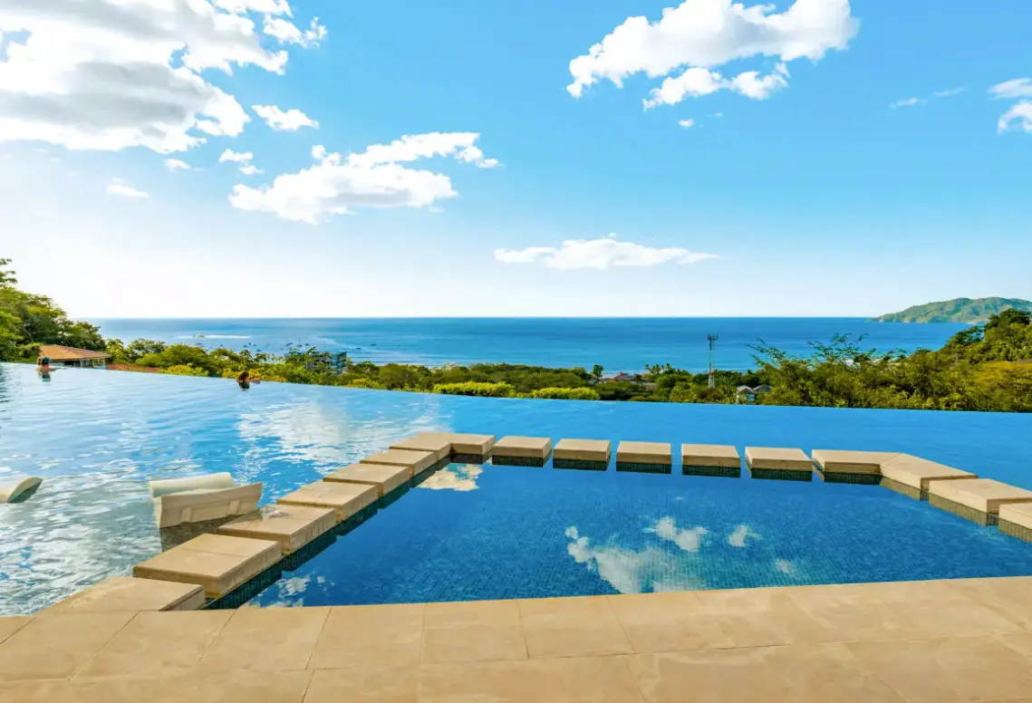 Basen w hotelu Wyndham Tamarindo