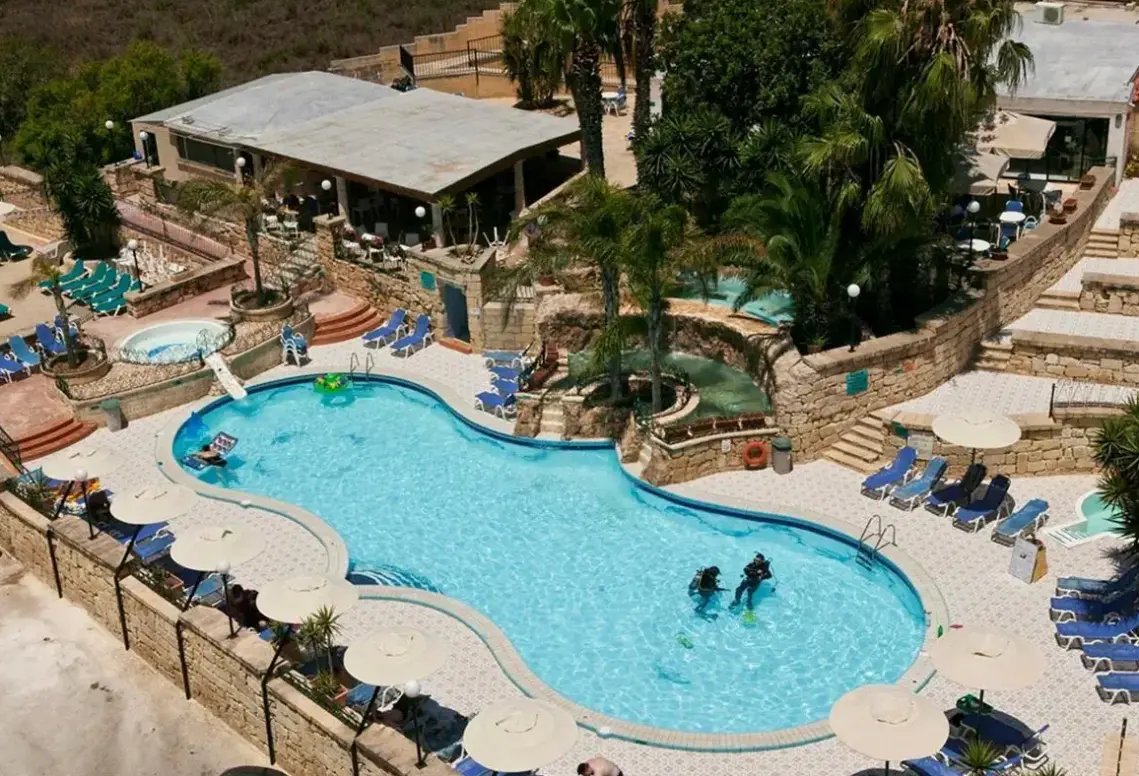 Basen w hotelu Xemxija Bay