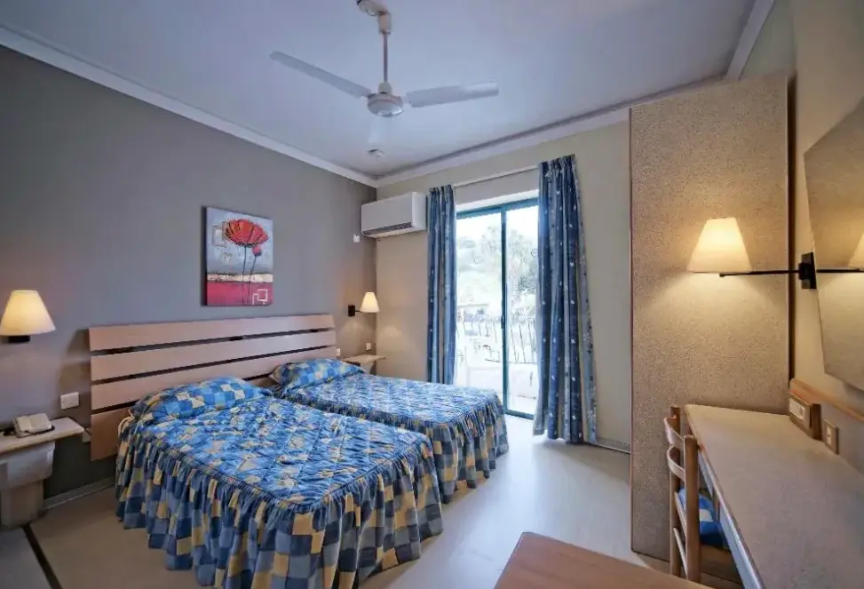 Pokój w hotelu Xemxija Bay