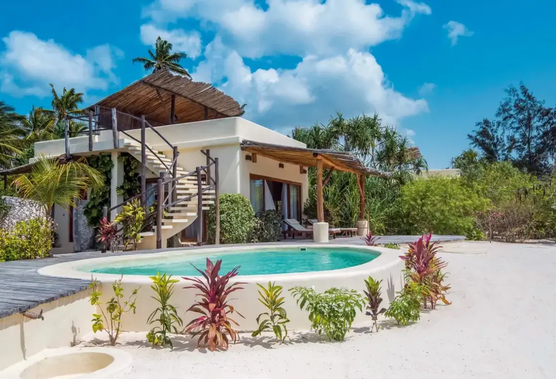 Basen w hotelu Zanzibar White Sand Luxury Villas & Spa