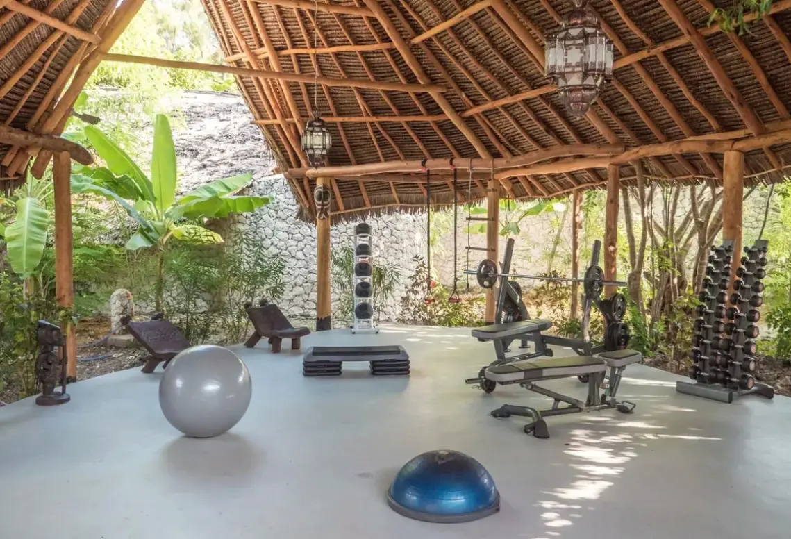 Siłownia w hotelu Zanzibar White Sand Luxury Villas & Spa