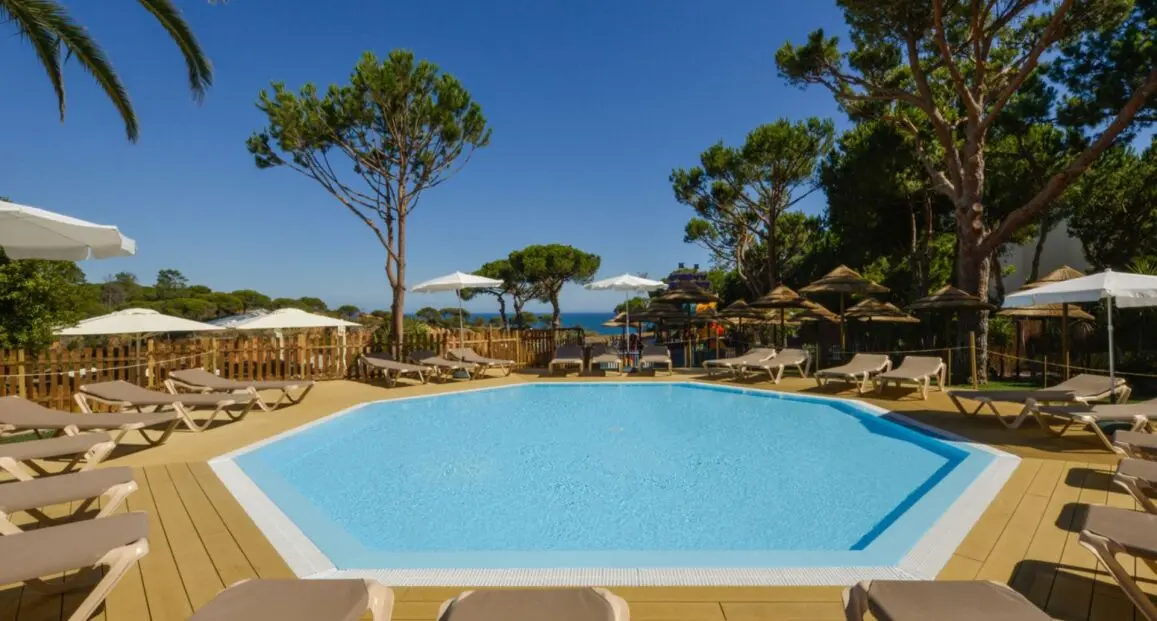 Basen w hotelu 3Hb Falesia Garden