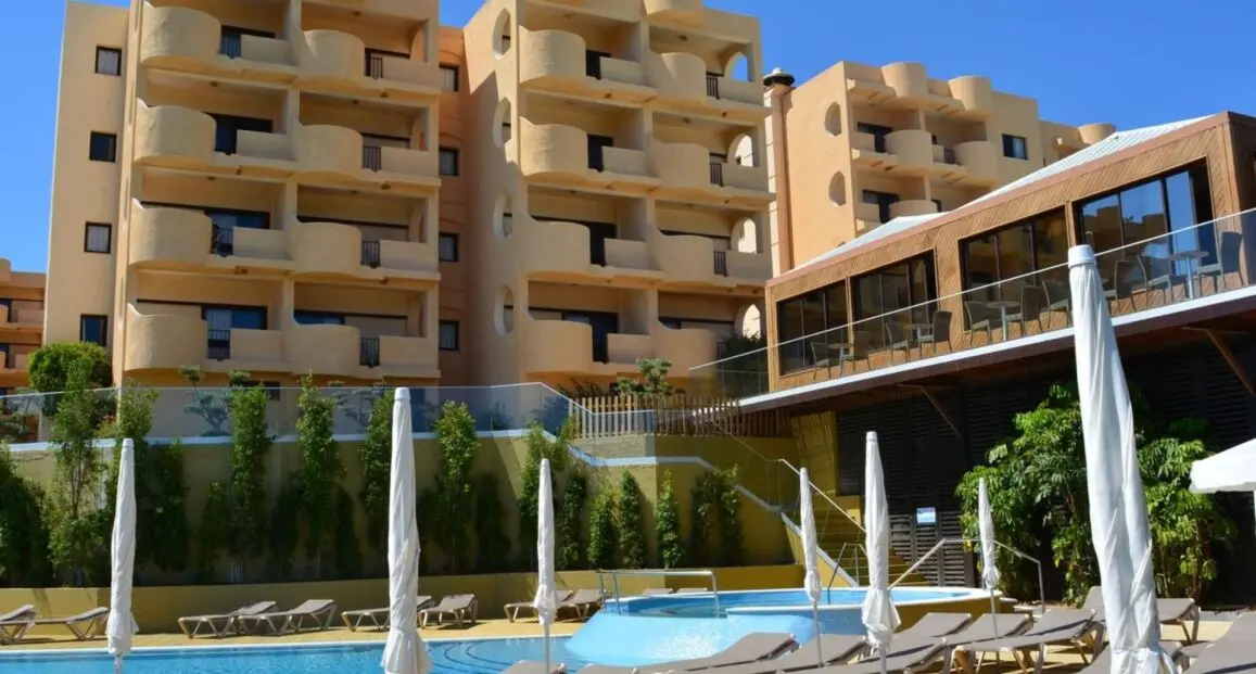 Basen w hotelu 3Hb Falesia Garden