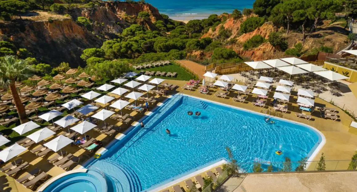 Basen w hotelu 3Hb Falesia Garden