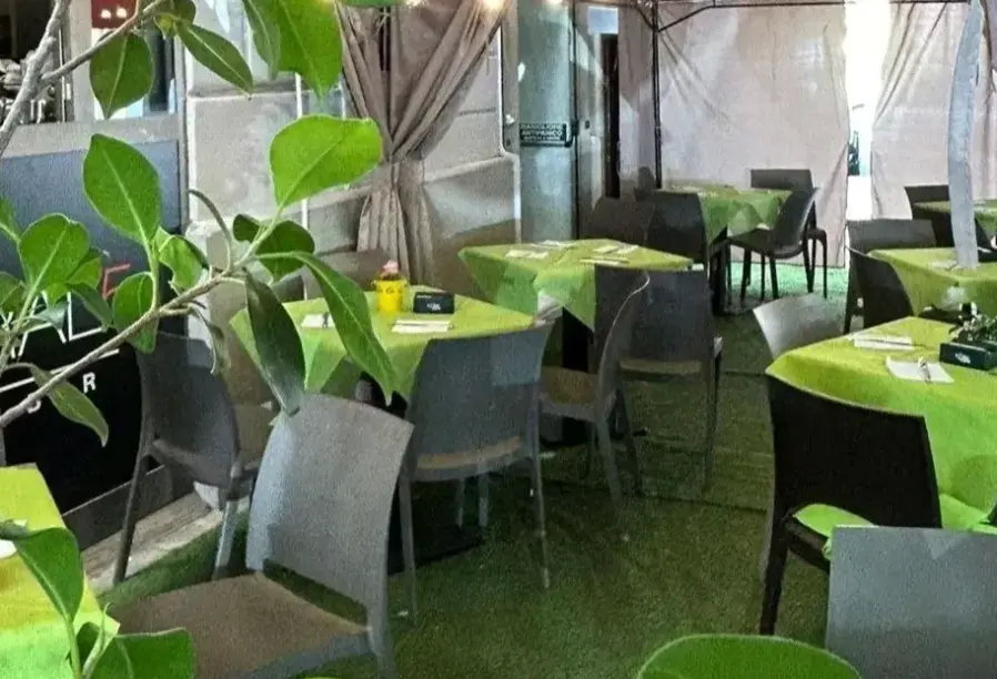 Restauracja i jedzenie w hotelu 55 Aira