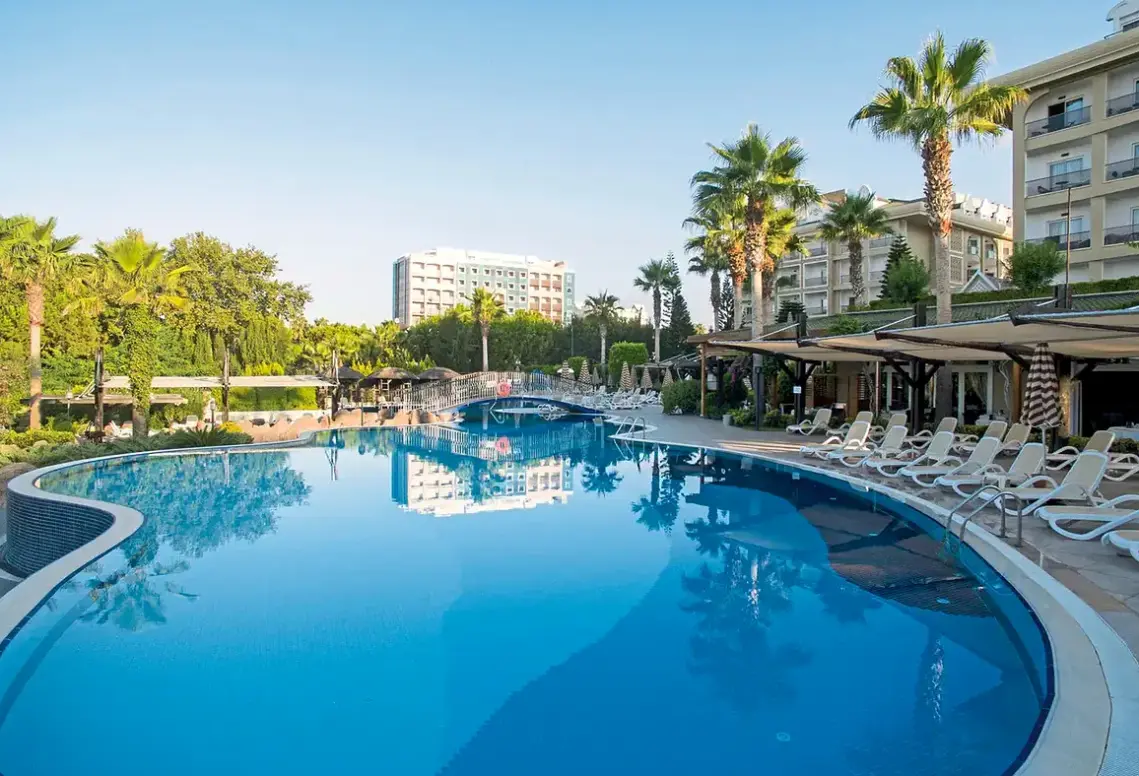 Basen w hotelu Adalya Bliss