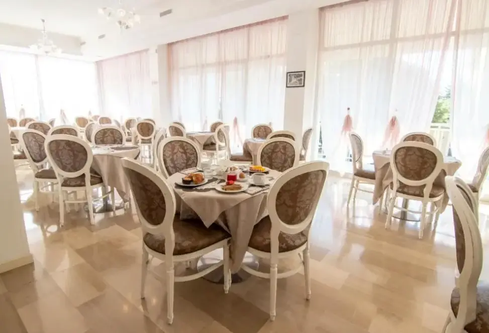 Restauracja i jedzenie w hotelu Adria Beach (ex. Essen)