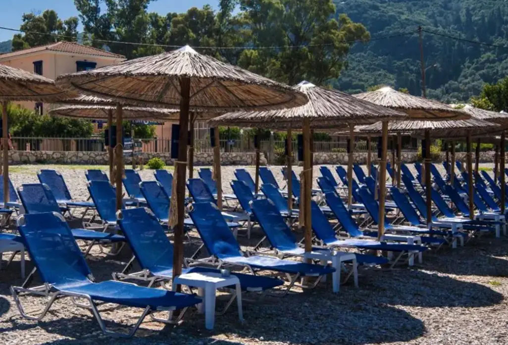 Basen w hotelu Akroyiali Resort