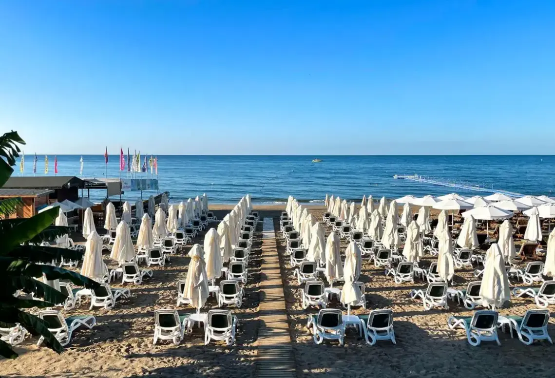 Plaża przy hotelu Alessia
