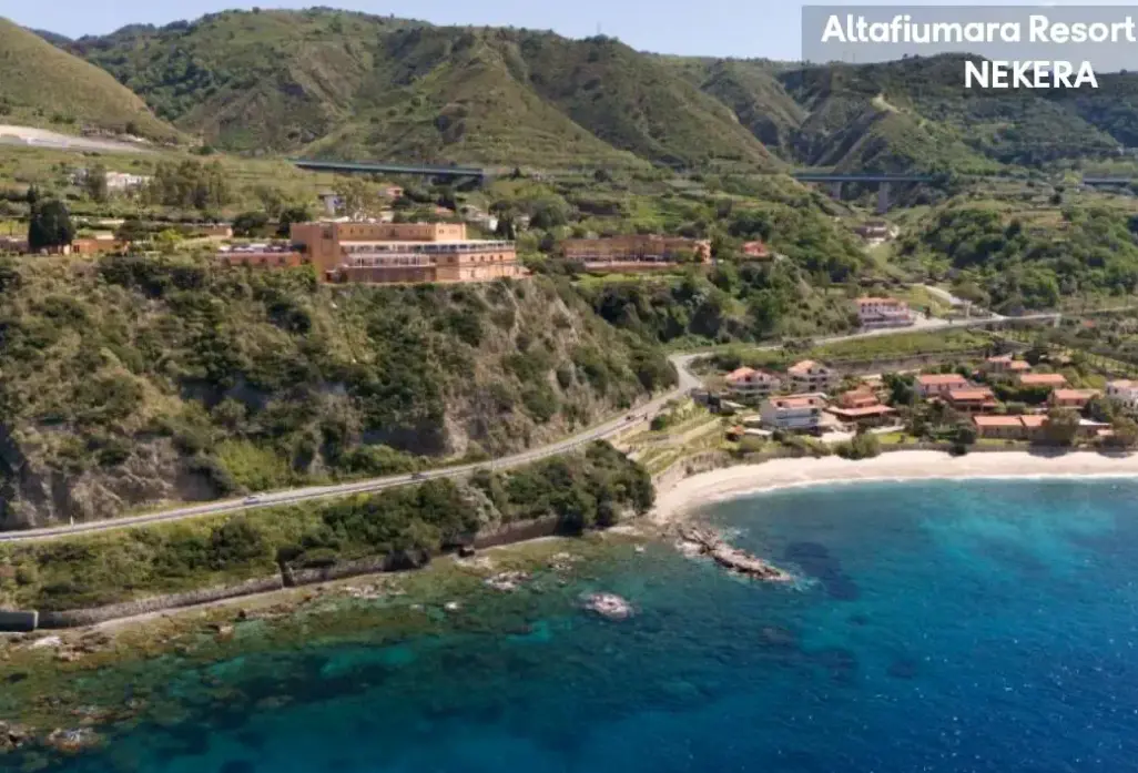 Widok z hotelu Altafiumara