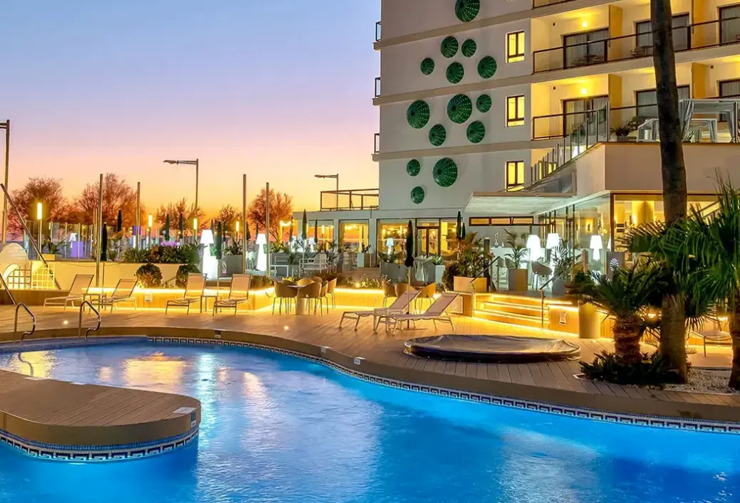Basen w hotelu Alua Soul Palma (ex Marina Luz)