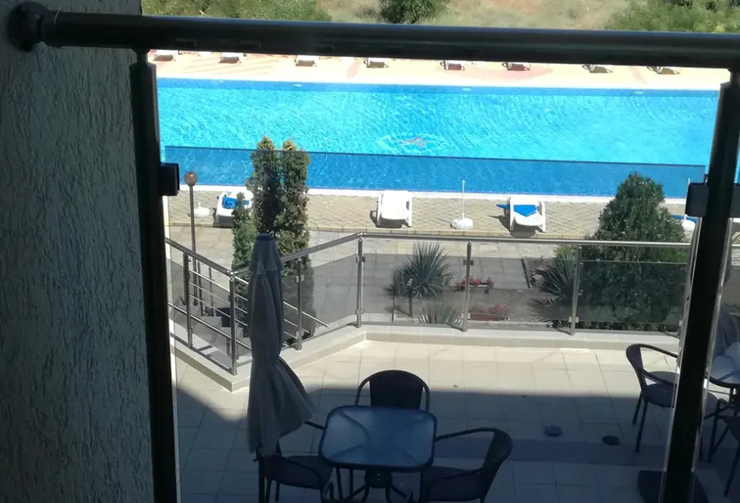 Basen w hotelu Amfibia Beach