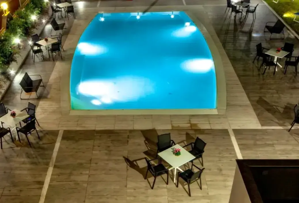 Basen w hotelu Ancora (Pontecagnano)
