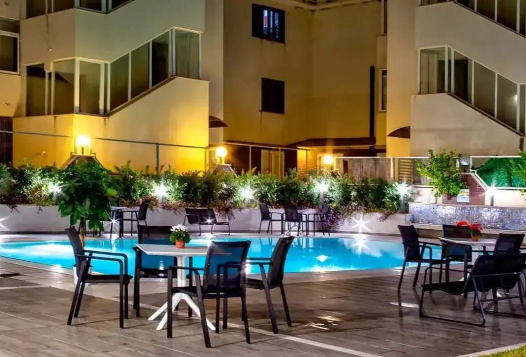 Basen w hotelu Ancora (Pontecagnano)