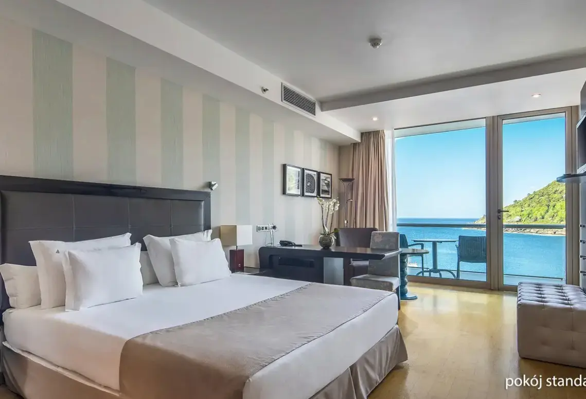 Pokój w hotelu Angra Marina
