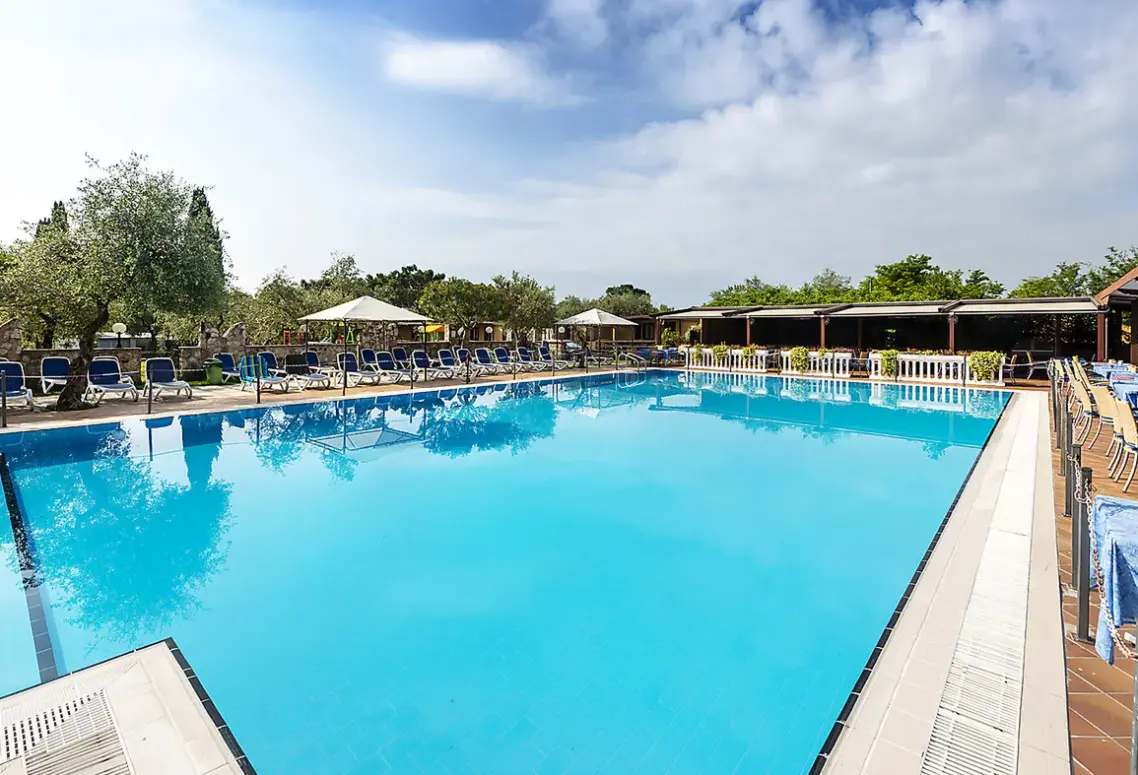 Basen w hotelu Antico Monastero