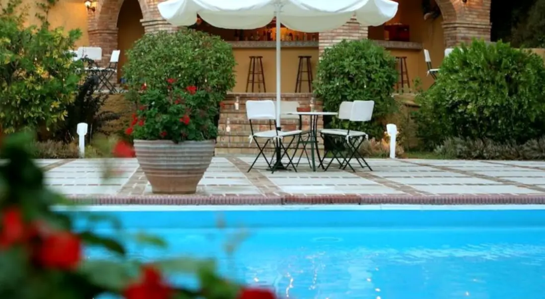 Basen w hotelu Antonios
