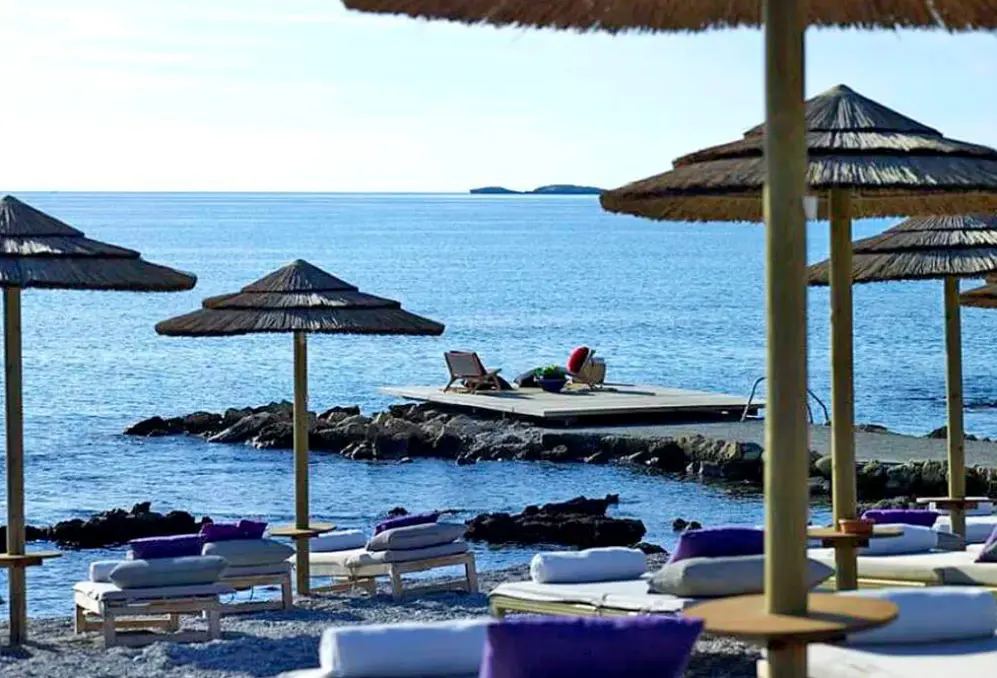Plaża przy hotelu Aquagrand Artistic Luxury Beach Resort