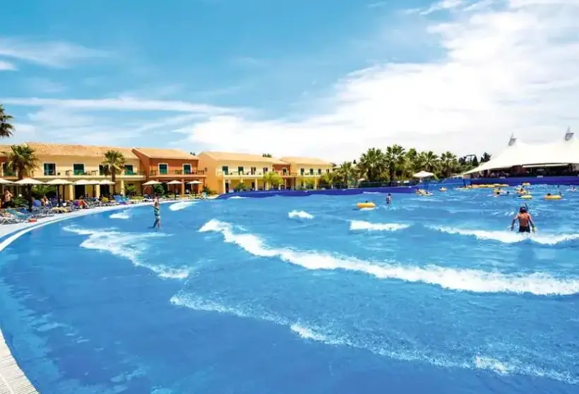 Basen w hotelu Aqualand Resort