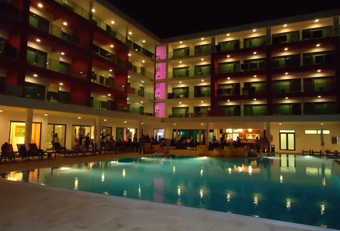Basen w hotelu Aquashow Park