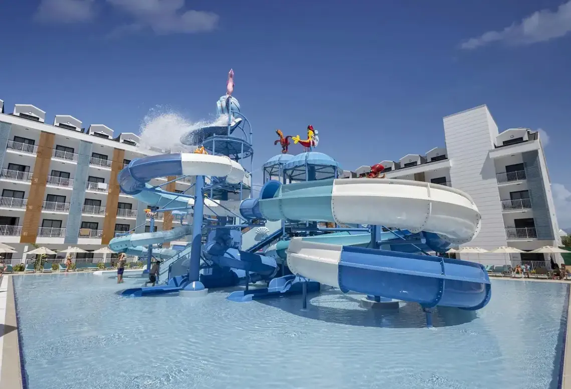 Basen w hotelu Arcanus Trendline Resort