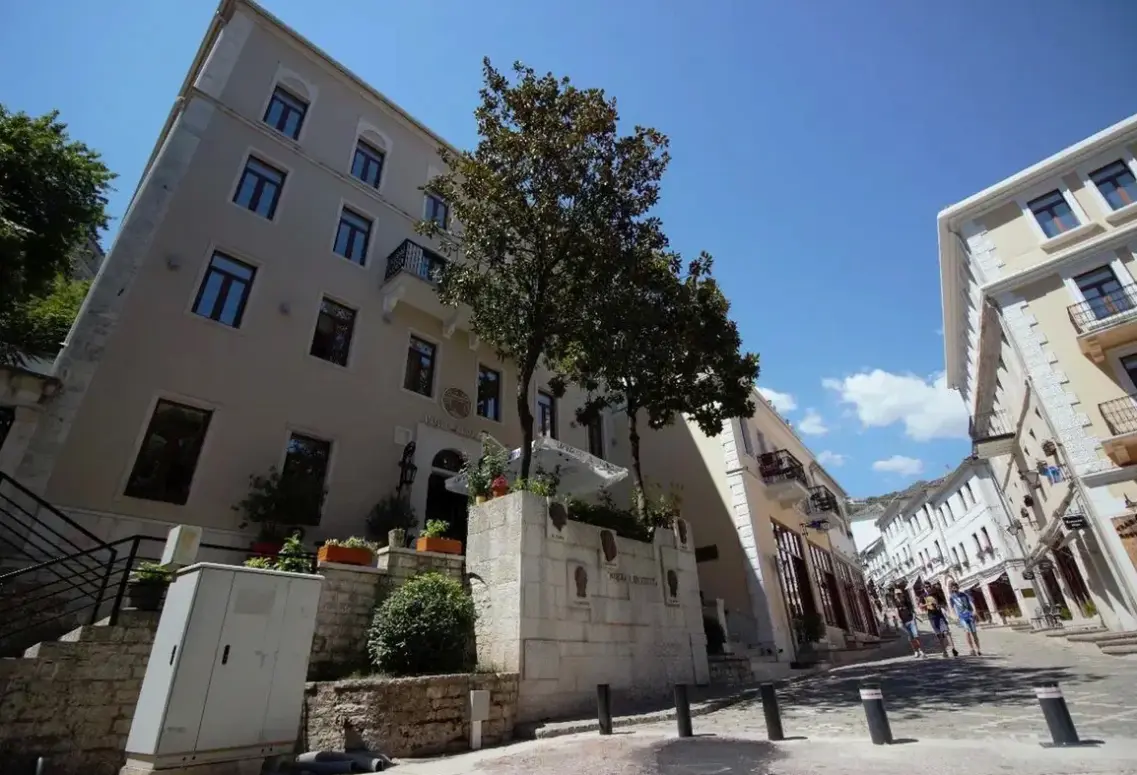 Hotel Argjiro