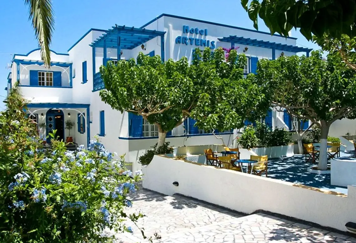 Plaża przy hotelu Artemis Santorini