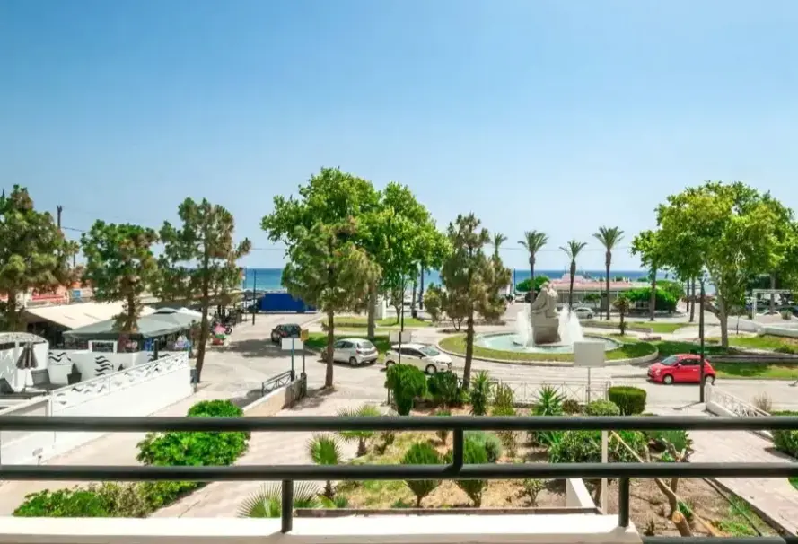 Plaża przy hotelu Atma Beach Rooms & Suites