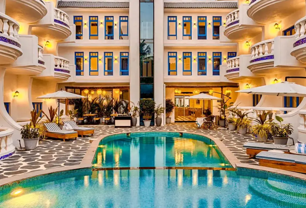 Basen w hotelu Azalea By Stonewood