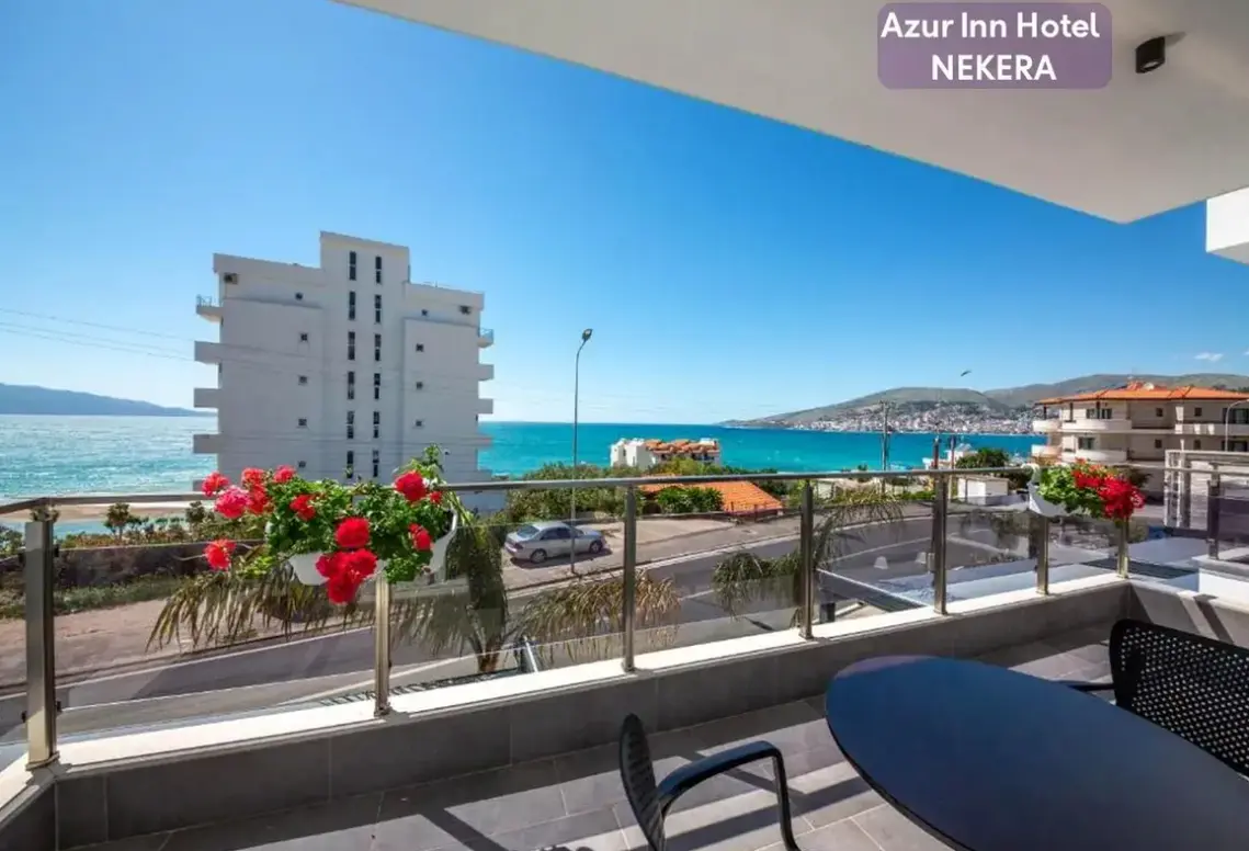 Plaża przy hotelu Azure Inn (Saranda)