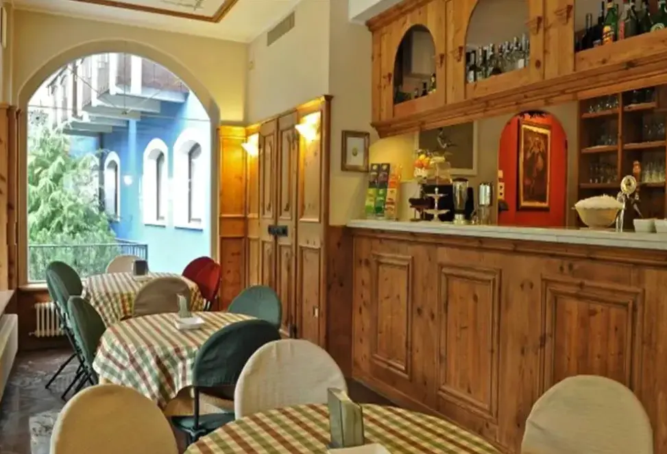 Restauracja i jedzenie w hotelu Baita Clementi