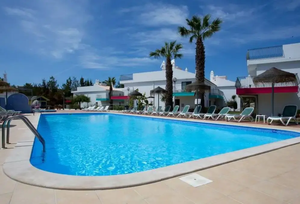 Basen w hotelu Bayside Salgados (ex. Aparthotel Bay Side)