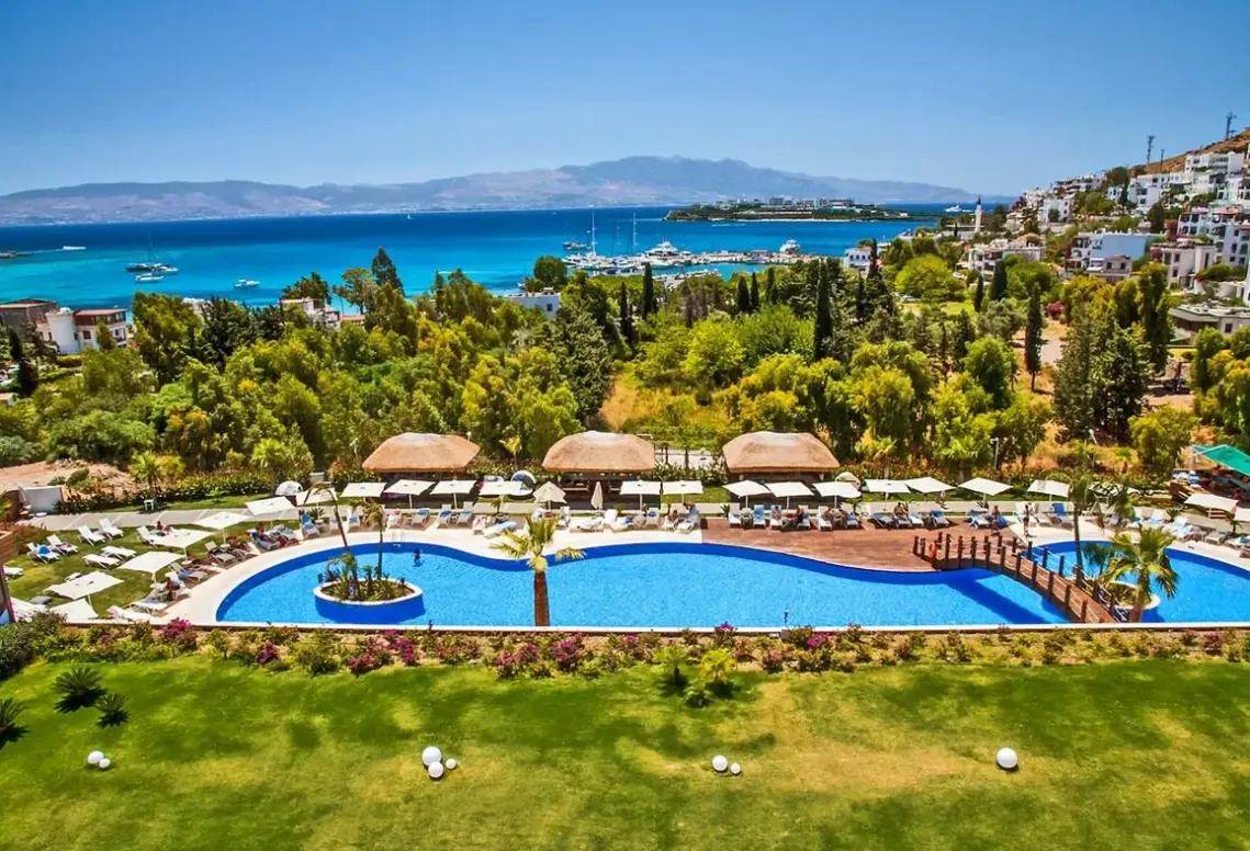 Basen w hotelu Bellazure (ex. Club Mavi Hotels)