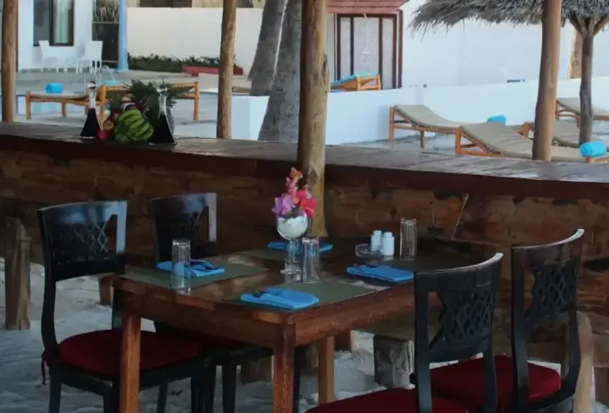 Restauracja i jedzenie w hotelu Bianco Azzurro