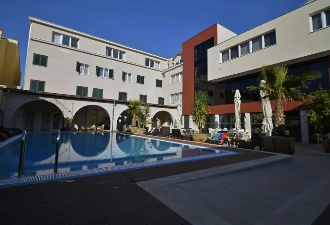 Basen w hotelu Borovnik (Tisno)
