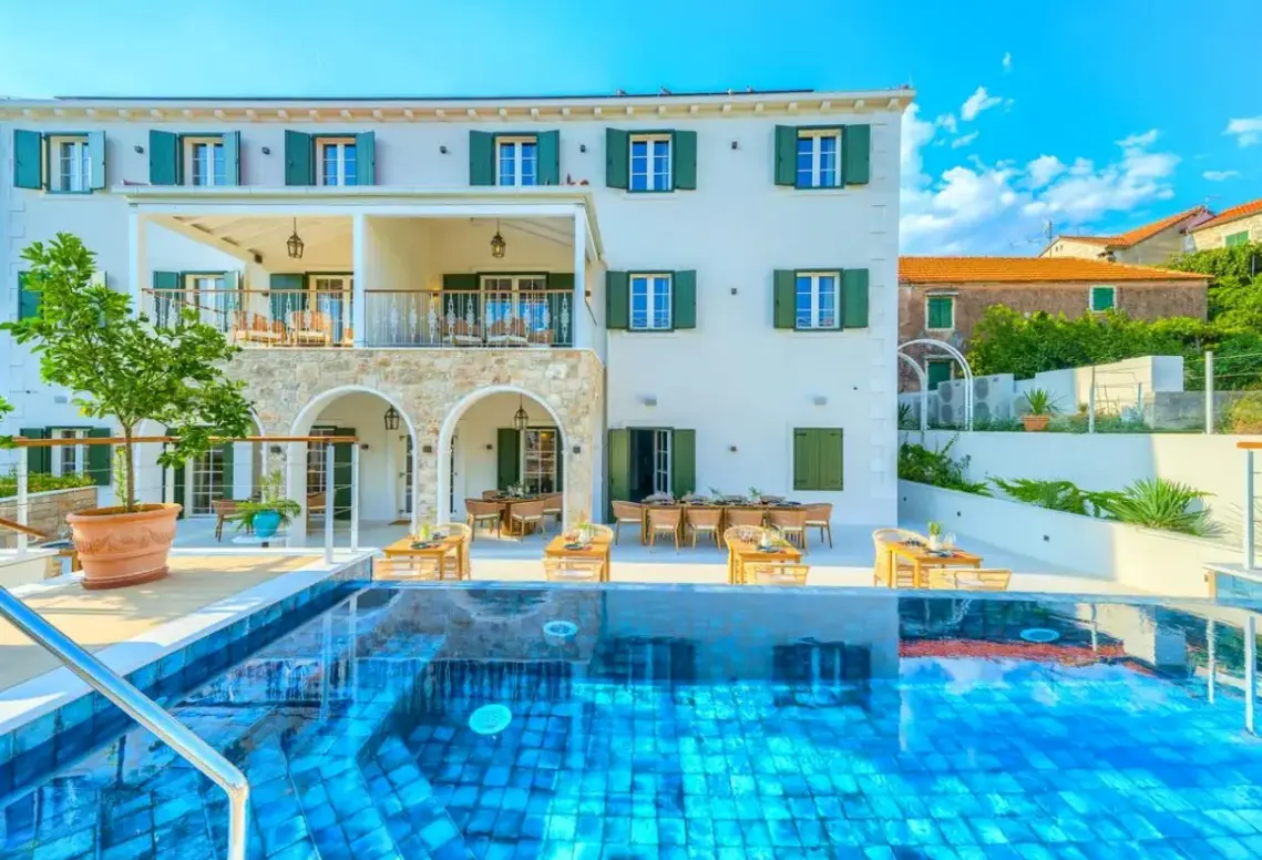 Hotel Brattia  (Brač)