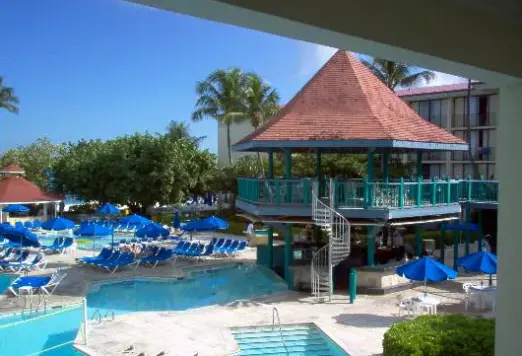 Basen w hotelu Breezes Resort Bahamas