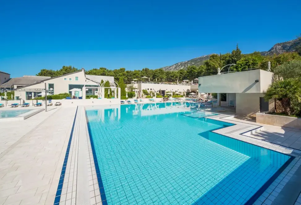 Basen w hotelu Bretanide (Brač)