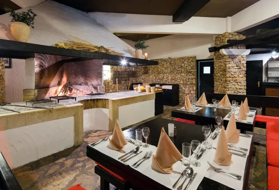 Restauracja i jedzenie w hotelu Bretanide (Brač)