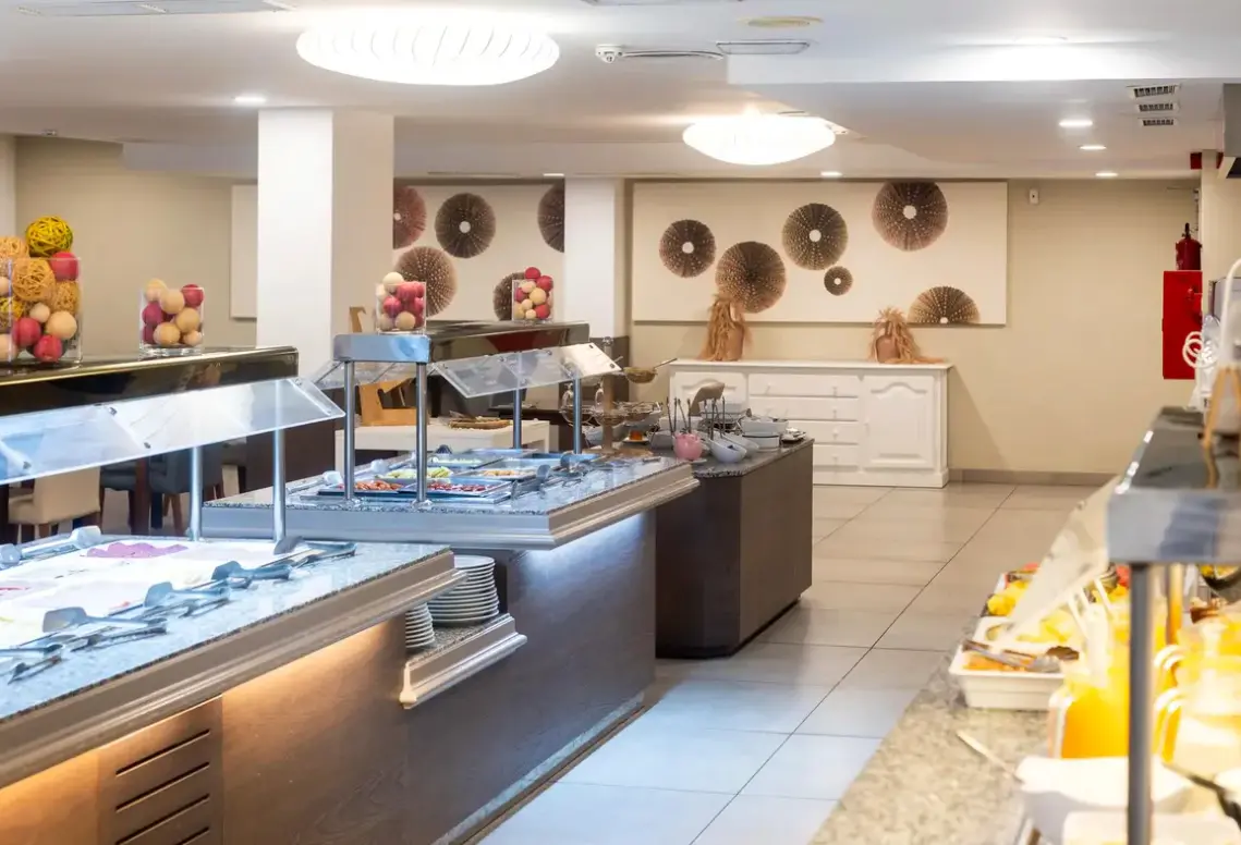 Restauracja i jedzenie w hotelu Brismar