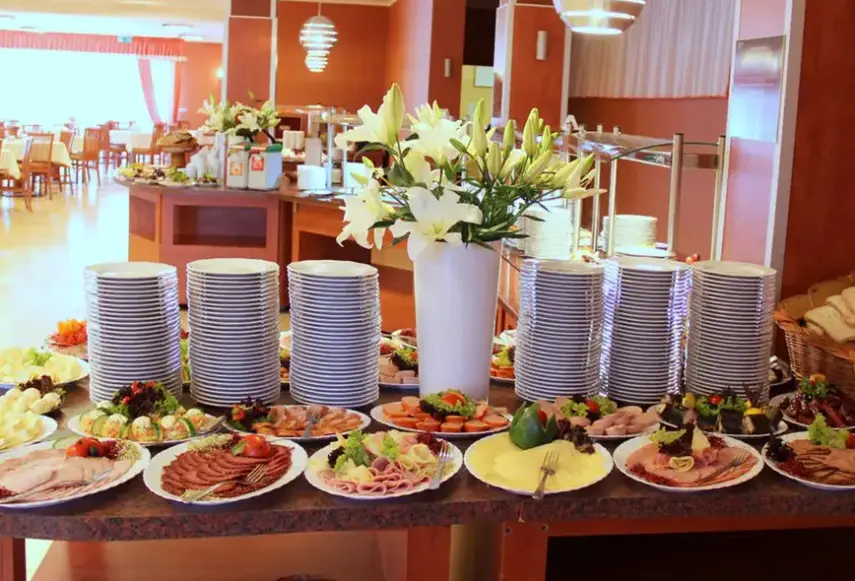 Restauracja i jedzenie w hotelu Bryza Ośrodek Wypoczynkowo - Rekreacyjny