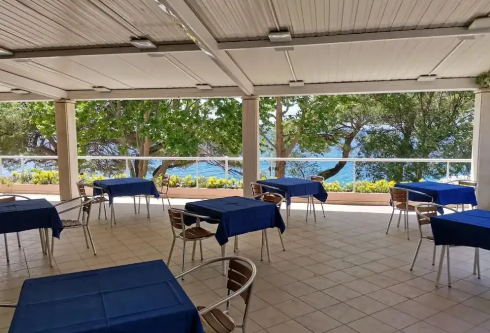 Basen w hotelu Brzet (Omiš)