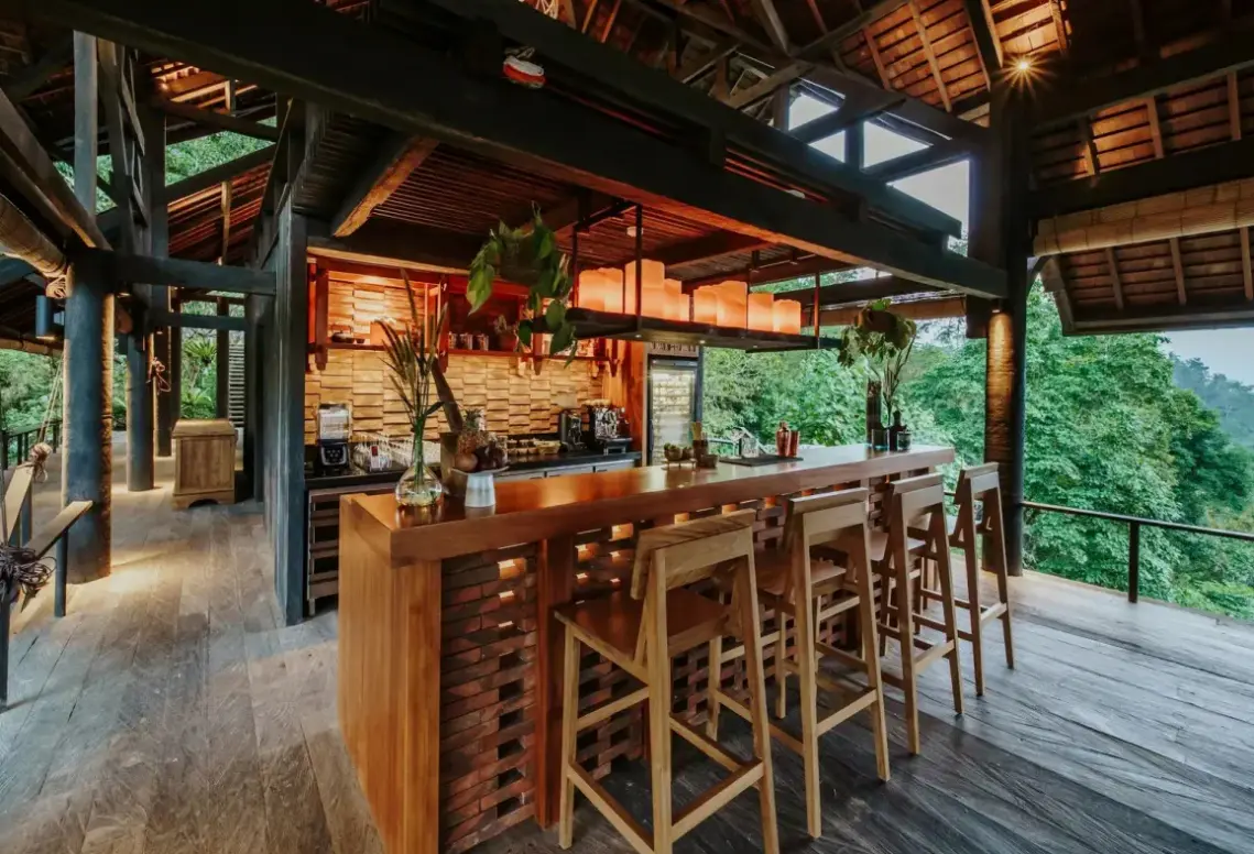 Restauracja i jedzenie w hotelu Buahan - a Banyan Tree Escape