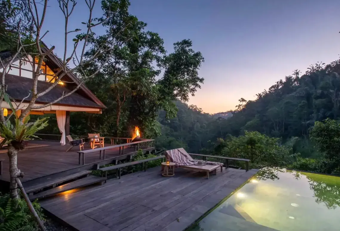 Basen w hotelu Buahan - a Banyan Tree Escape