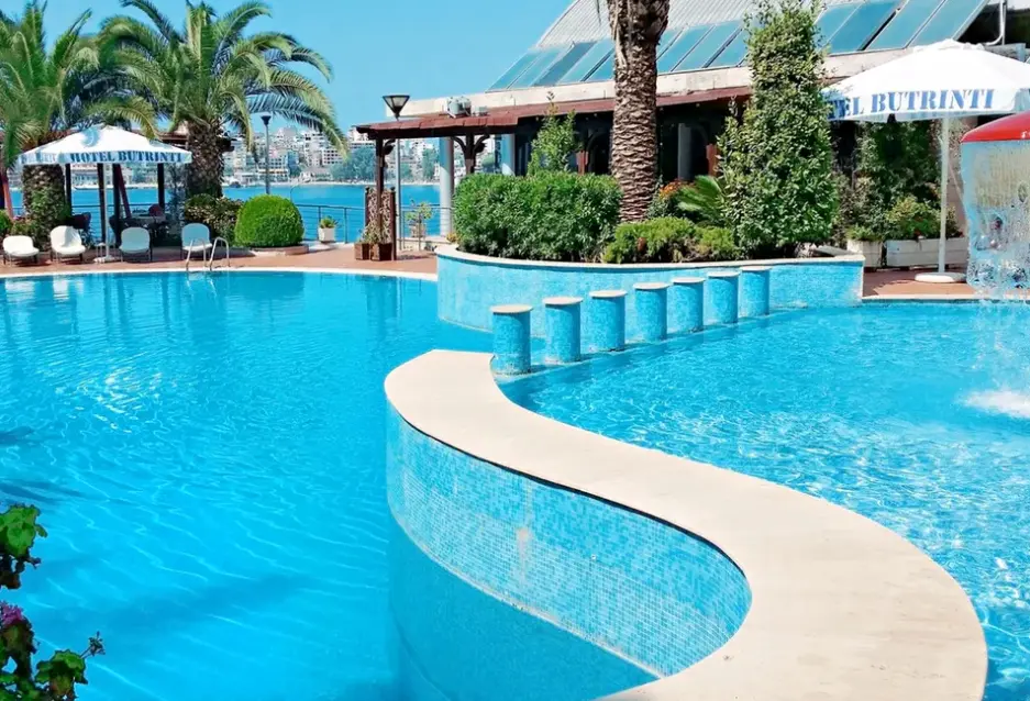 Basen w hotelu Butrinti