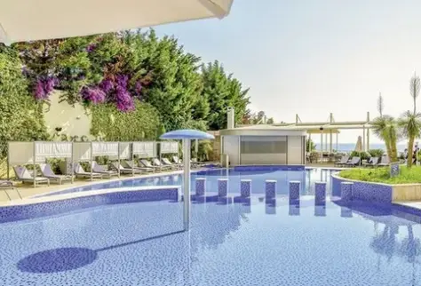 Basen w hotelu Butrinti