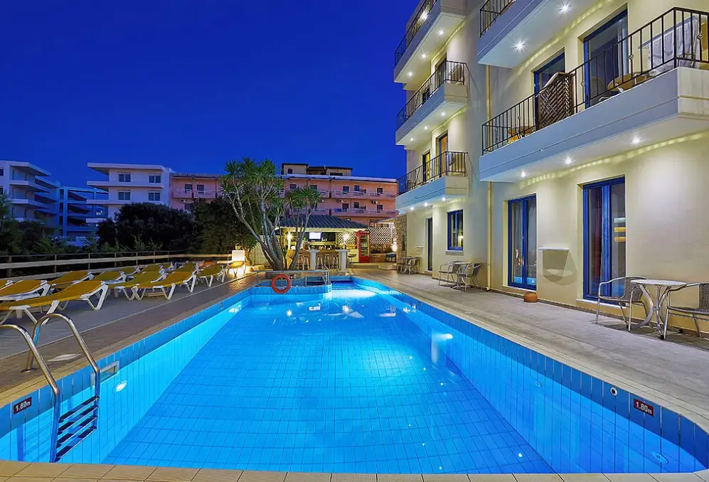 Basen w hotelu Casa Orama (ex Manos Maria)