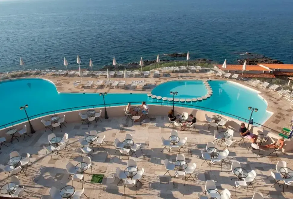 Basen w hotelu Castelsardo Resort